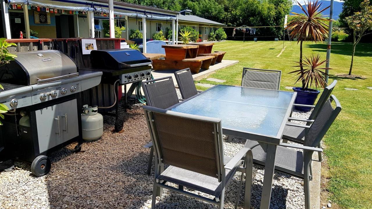 Happy Apple Backpackers Hostel Motueka Exterior photo